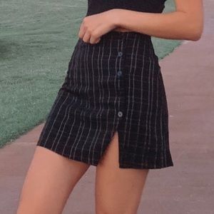 Mini skirt with slit